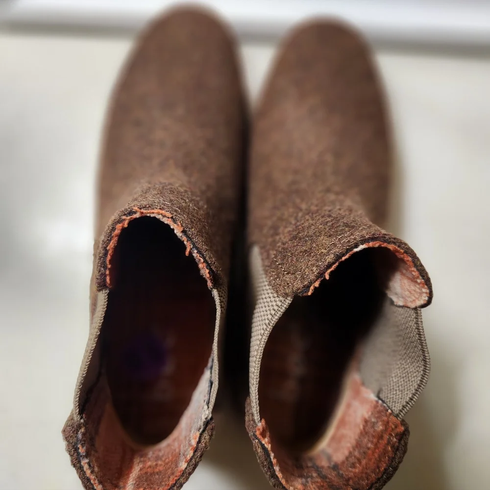 B.O.C. Born Kara Women's Brown Felt Pull-On Booties w/Elastic Sides,6.5, NWOT